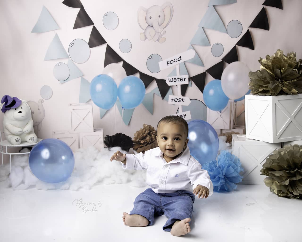 Six month baby photoshoot in Gurgaon baby boy balloon theme