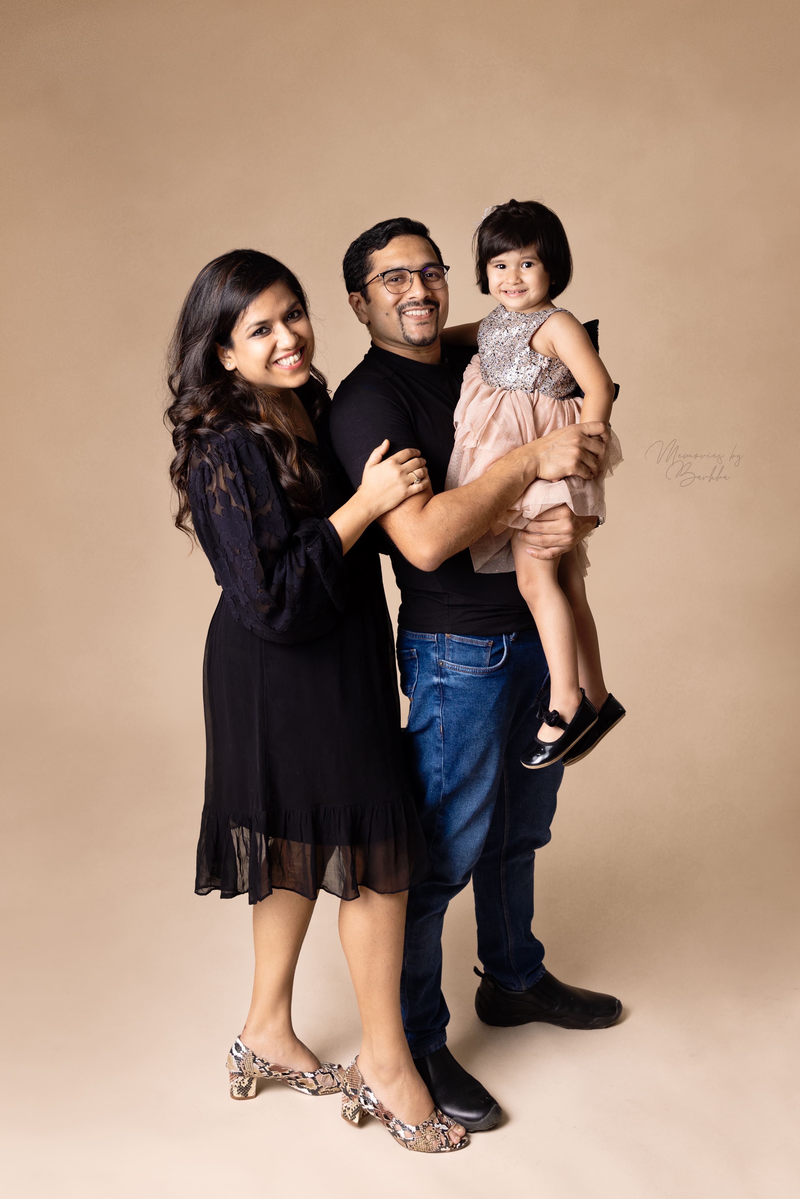 2,300+ Diwali Family Stock Photos, Pictures & Royalty-Free Images - iStock  | Diwali family celebration