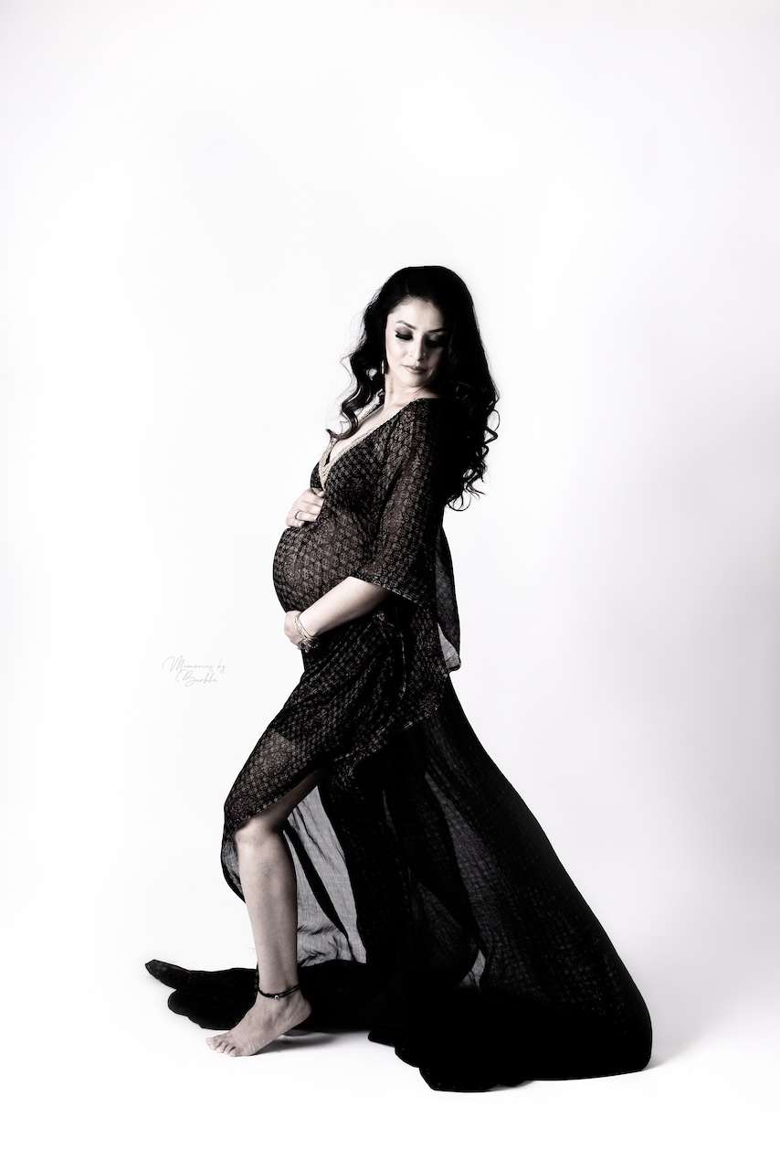 Maternity photography and Body positivity hi fashion look