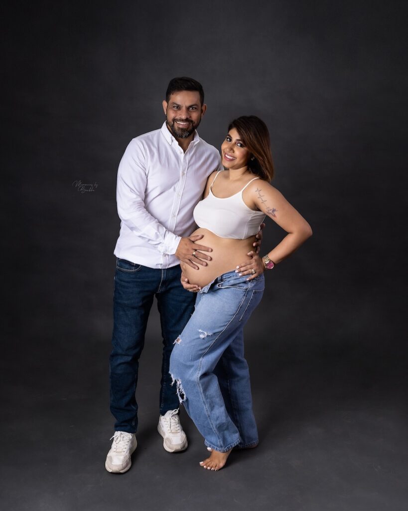 Top Maternity photoshoot poses Couple pose