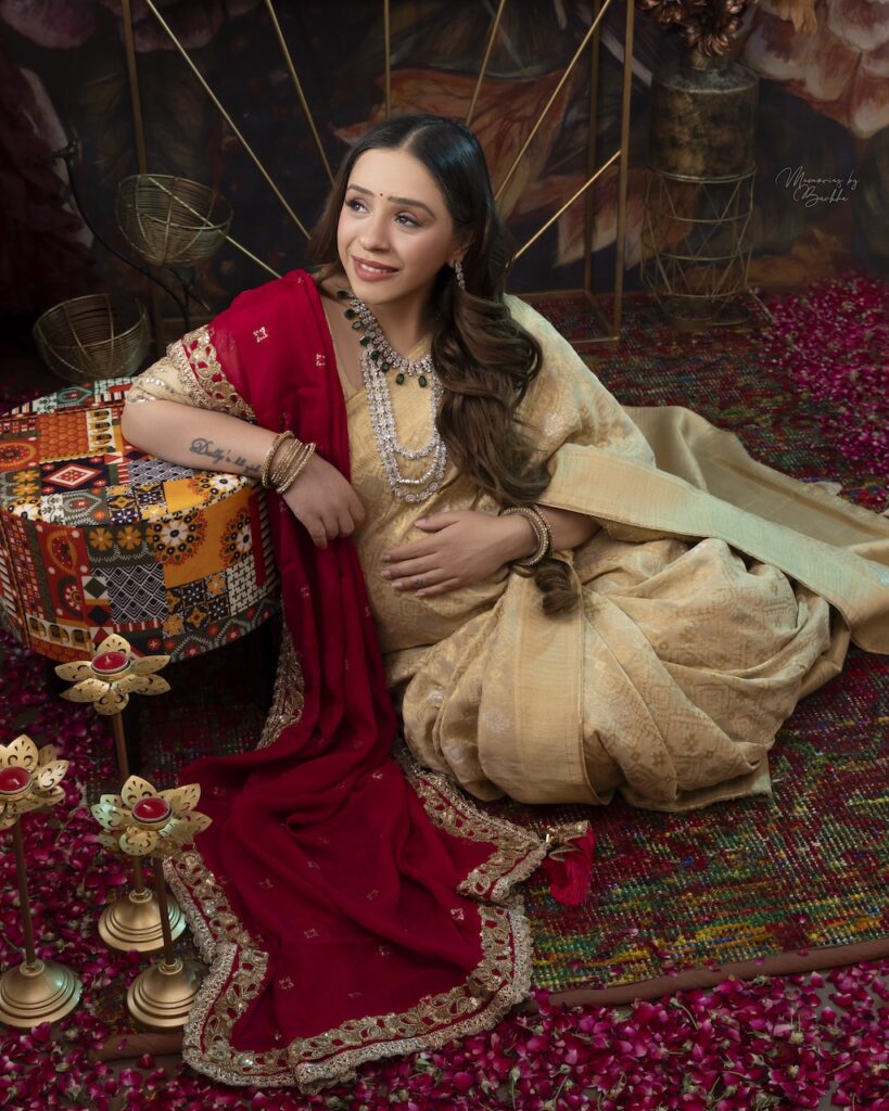Indian style - Popular maternity photoshoot styles 