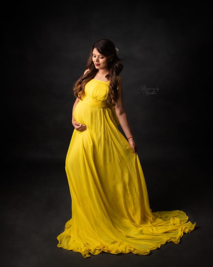 Bodycon Dresses - Popular maternity photoshoot styles in Gurgaon 2024
