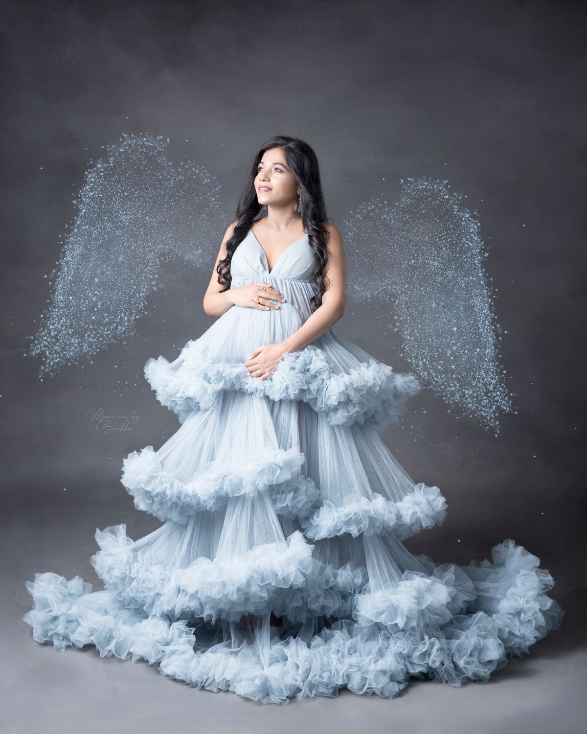Elegant Maternity Photoshoot Dress Ideas to Embrace