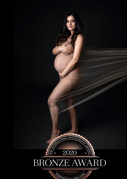 I'm an award-winning maternity photographer!